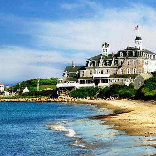 Block Island, RI/ Busser, Food runner
